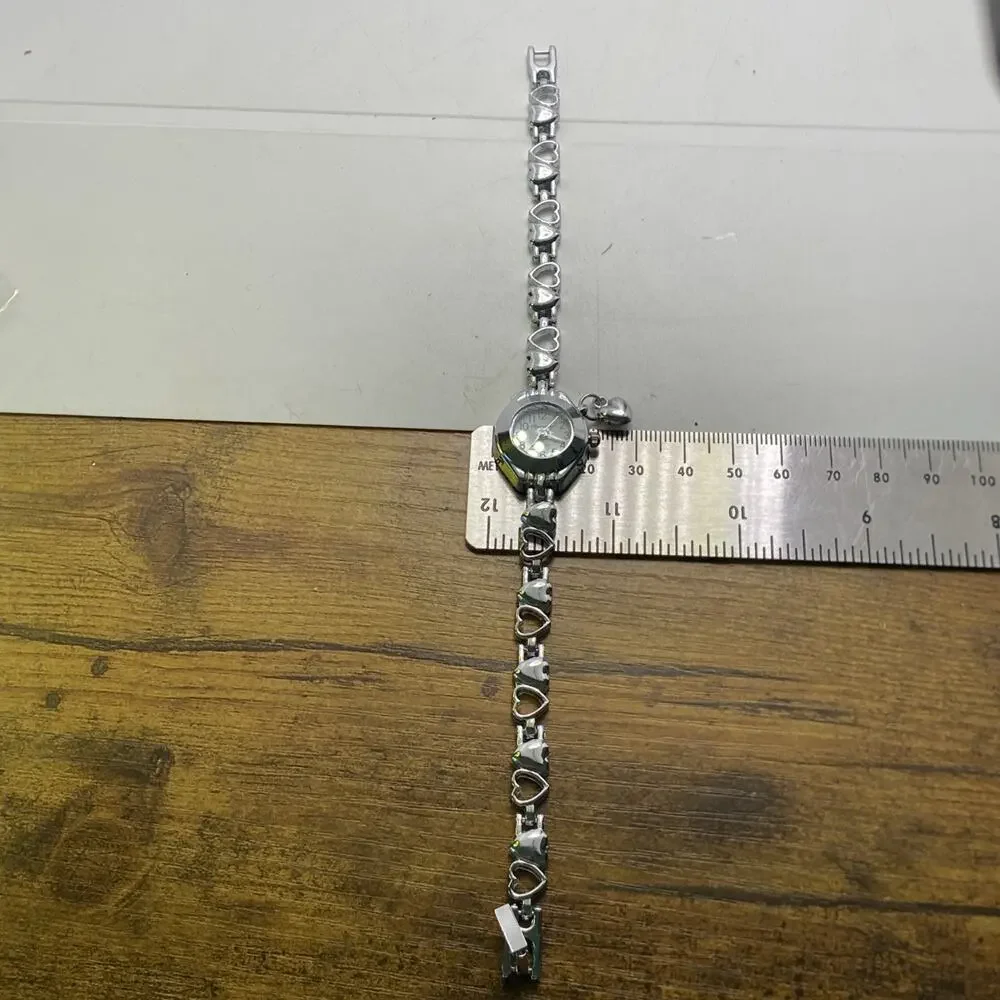 Silver Womens Heart Shaped Silver Fashion Watch Works New Battery